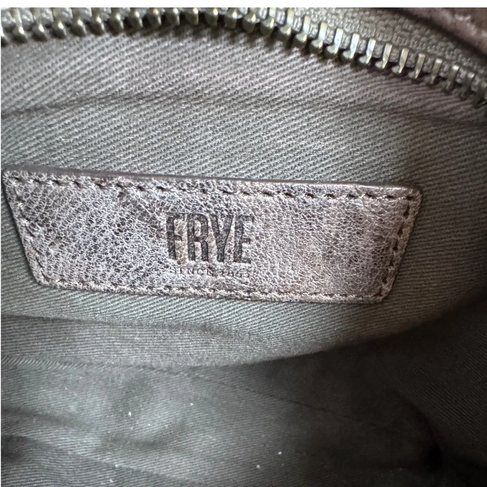 FRYE Genuine Leather Crossbody Shoulder Bag Gray Zip Front‎ Flap Pocket